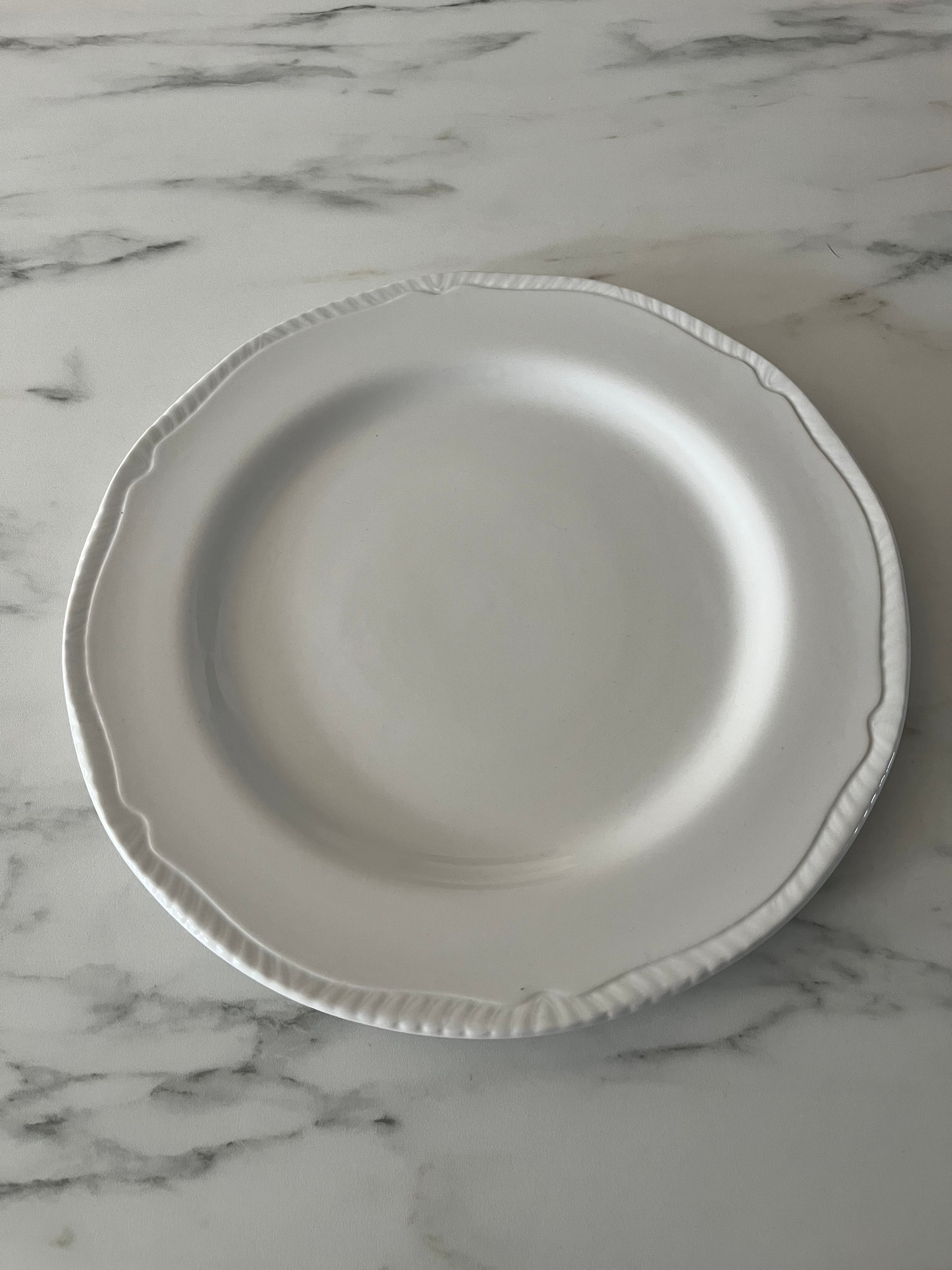 Large Porcelain Embossed White Plate – THE GREAT TABLESCAPE